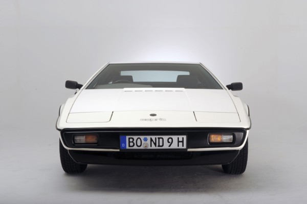 Lotus Esprit 1977 from the James Bond film The Spy Who Loved Me. Artist: Simon Clay.