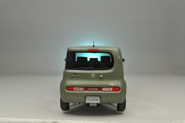 Nissan Cube 2008. Artist: Simon Clay.