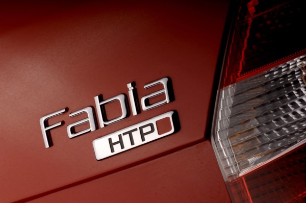 Skoda Fbia Estate  HTP 1-2  2007. Artist: Simon Clay.