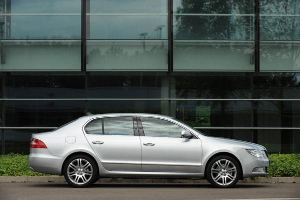 Skoda SUPERB 2008. Artist: Simon Clay.
