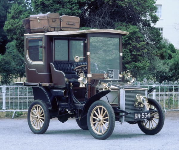 1903 White 10hp steamer limousine. Artist: Unknown.