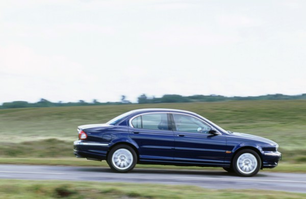 2001 Jaguar X type 2.5. Artist: Unknown.