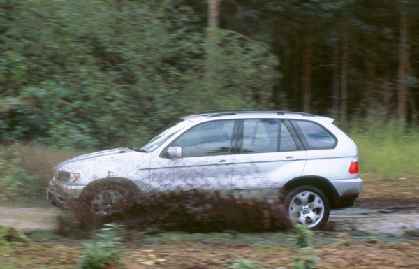 2001 BMW X5 4.4i. Artist: Unknown.