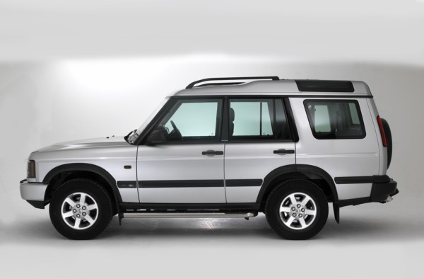 2003 Land Rover Discovery Artist: Unknown.