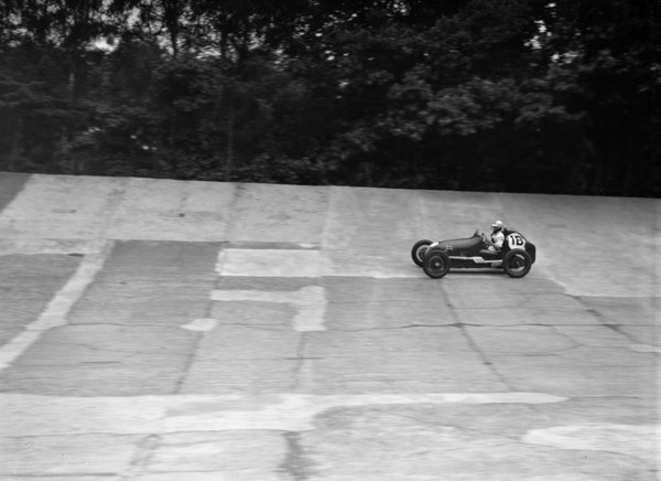 Charles Goodacre's Austin OHC 744 cc, LCC Relay GP, Brooklands, 26 July 1937. Artist: Bill Brunell.