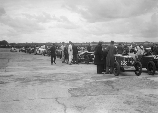LCC Relay GP, Brooklands, 25 July 1931. Artist: Bill Brunell.