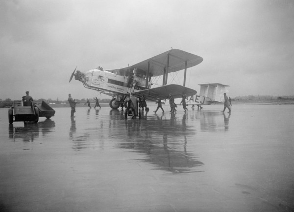 Armstrong Whitworth Argosy, Croydon Aerodrome, 25 April 1931. Artist: Bill Brunell.