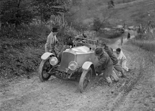 EA Beale's Vauxhall 30-98 Velox 4 seater receiving a push during the Inter-Varsity Trial, 1930. Artist: Bill Brunell.