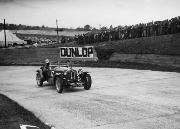 Alfa Romeo racing at Brooklands, 1938 or 1939. Artist: Bill Brunell.