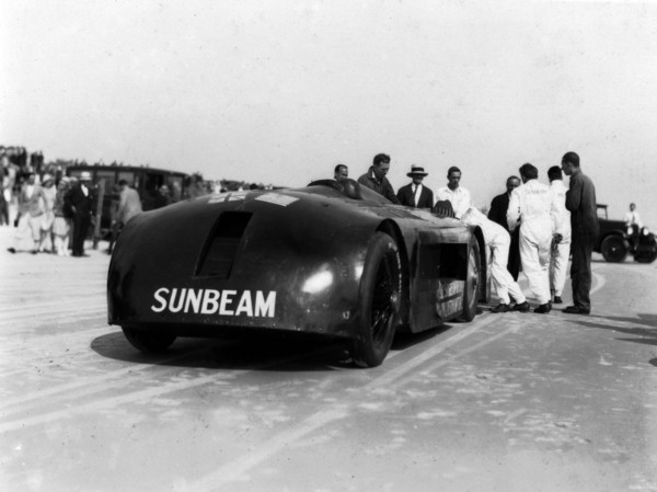 Sunbeam 1000hp World Land speed record attempt at Daytona 1927 Artist: Unknown.