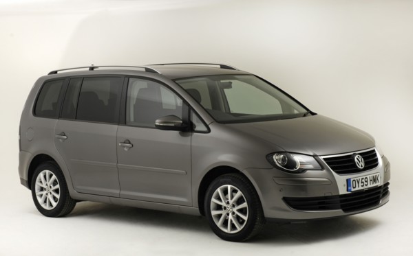 2009 Volkswagen Touran Tdi Artist: Unknown.