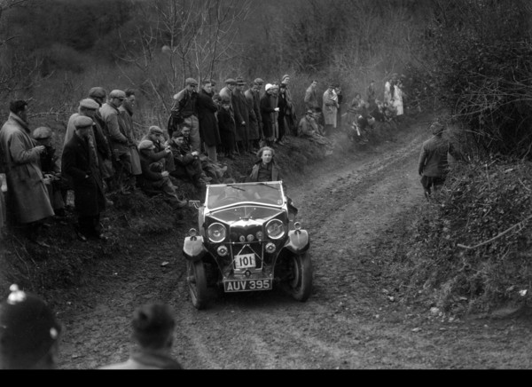 Riley Lynx of EWD Ritchie competing in the MCC Lands End Trial, 1935. Artist: Bill Brunell.