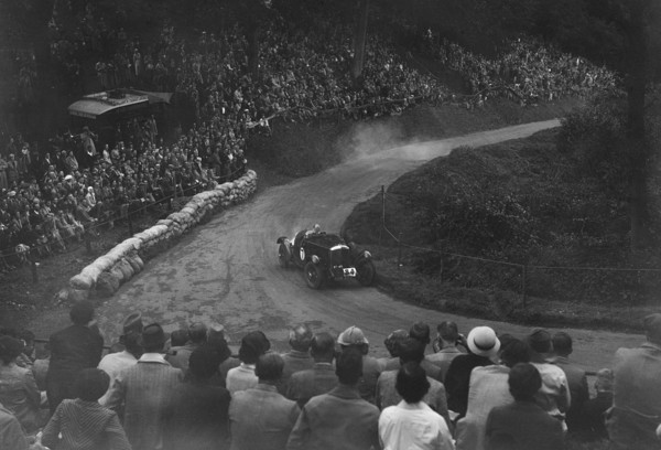 Bentley of Eddie Hall competing in the Shelsley Walsh Hillclimb, Worcestershire, 1935. Artist: Bill Brunell.