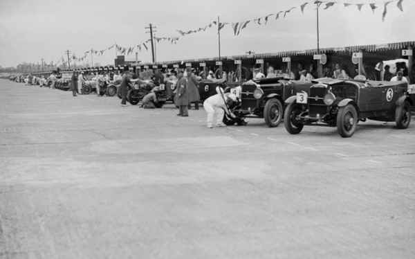 JCC Double Twelve Race, Brooklands, Surrey, 1929. Artist: Bill Brunell.
