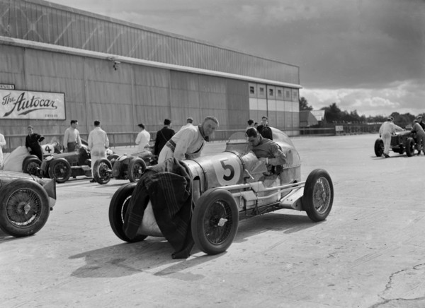 Cars of George Harvey-Noble, Charles Goodacre and Bert Hadley, BRDC 500 Mile Race, Brooklands, 1937. Artist: Bill Brunell.