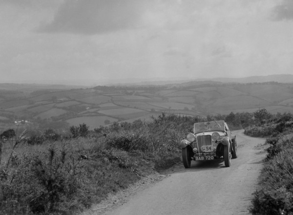 Singer B37 1.5 litre sports of EB Booth of the Autosports team at the MCC Torquay Rally, 1938. Artist: Bill Brunell.