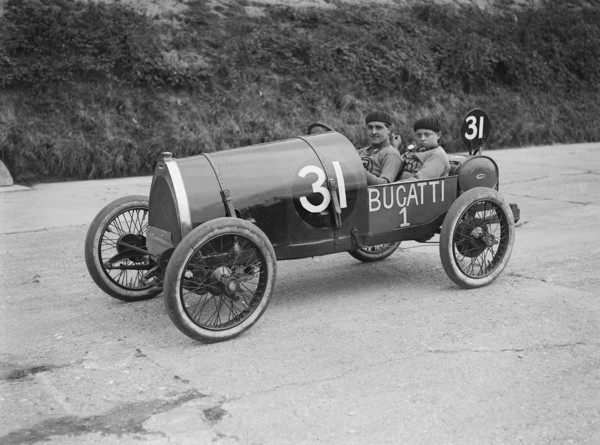 Pierre de Vizcaya in his Bugatti at the JCC 200 Mile Race, Brooklands, Surrey, 1921. Artist: Bill Brunell.
