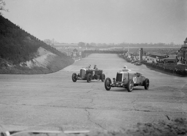 Bentley of Major H Butler and Lea-Francis Hyper racing at a BARC meeting, Brooklands, 1930. Artist: Bill Brunell.