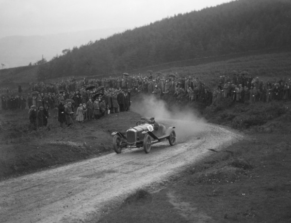 Straker-Squire of Bertie Kensington Moir competing in the Caerphilly Hillclimb, Wales, 1922. Artist: Bill Brunell.