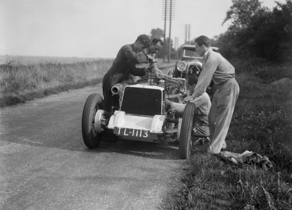 Road testing Raymond Mays' Vauxhall-Villiers, c1930s. Artist: Bill Brunell.