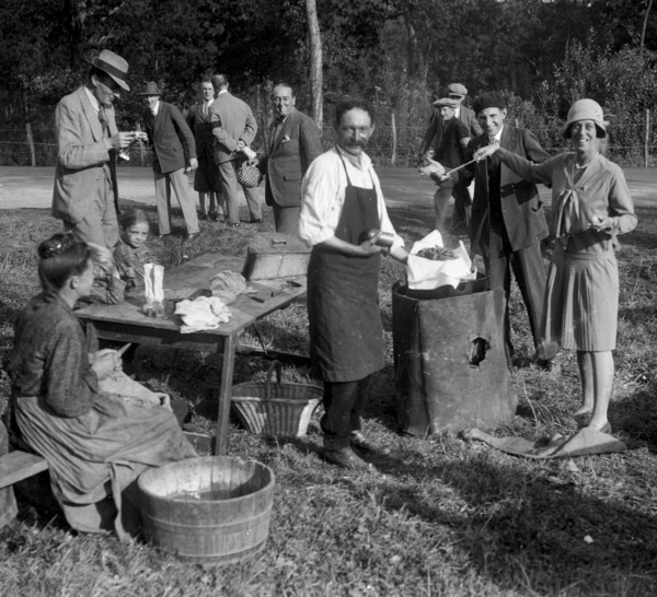 Picnic at Boulogne Motor Week, France, 1928. Artist: Bill Brunell.