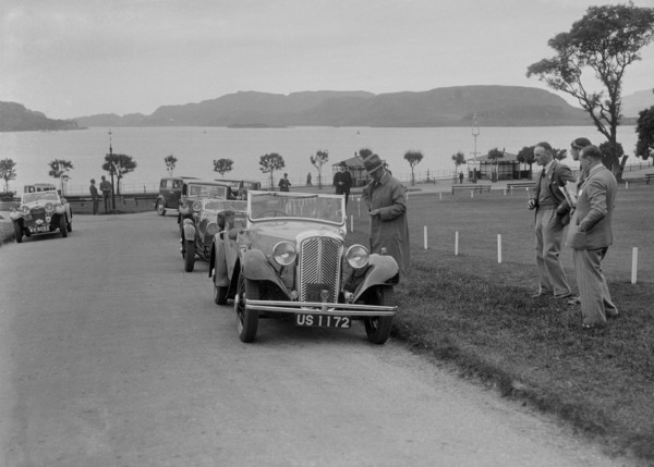 Morris 10 of Captain Oliver Hughes-Onslow at the RSAC Scottish Rally, 1933. Artist: Bill Brunell.