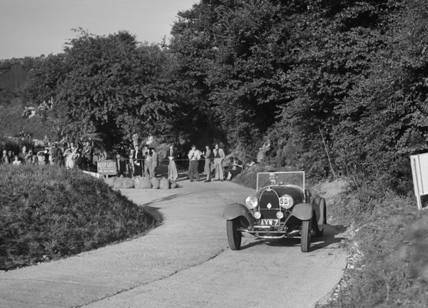Bugatti Type 43 of GM Crozier competing in the VSCC Croydon Speed Trials, 1937. Artist: Bill Brunell.