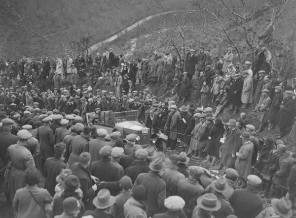 Bayliss-Thomas of WJ Haward competing in the MCC Lands End Trial, Beggars Roost, Exmoor, 1930. Artist: Bill Brunell.