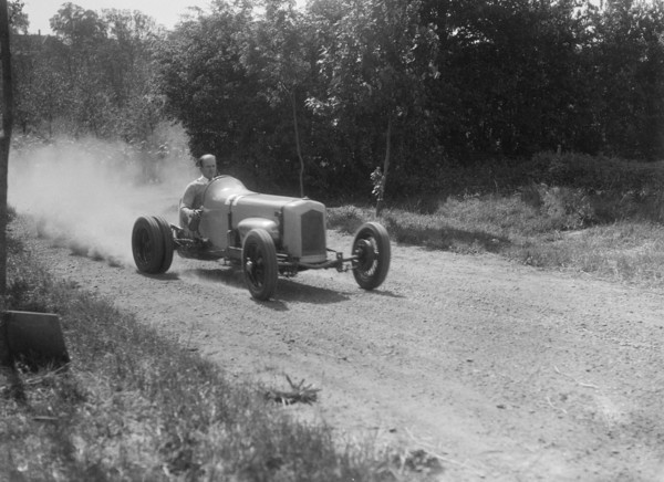 Frazer-Nash of RGJ Nash competing in the BOC Hill Climb, Chalfont St Peter, Buckinghamshire, 1932. Artist: Bill Brunell.