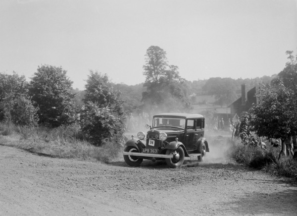 Studebaker of JS Steele competing in the BOC Hill Climb, Chalfont St Peter, Buckinghamshire, 1932. Artist: Bill Brunell.