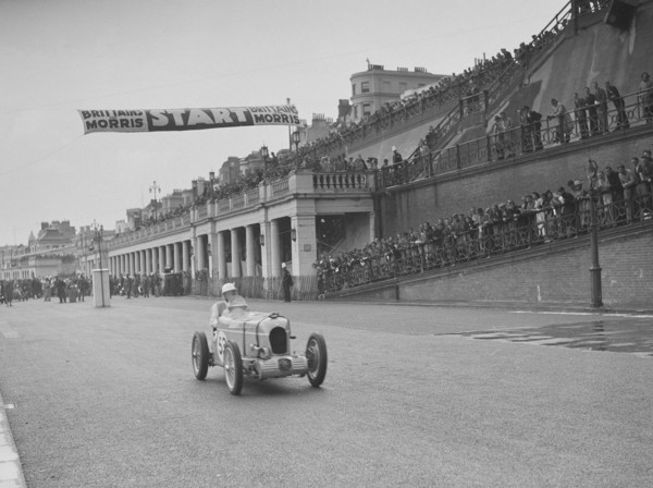 MG leaving the starting line in the Brighton Speed Trials, 1938. Artist: Bill Brunell.
