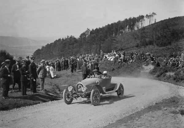Sunbeam competing in the South Wales Auto Club Caerphilly Hillclimb, Wales, pre 1915.   Artist: Bill Brunell.