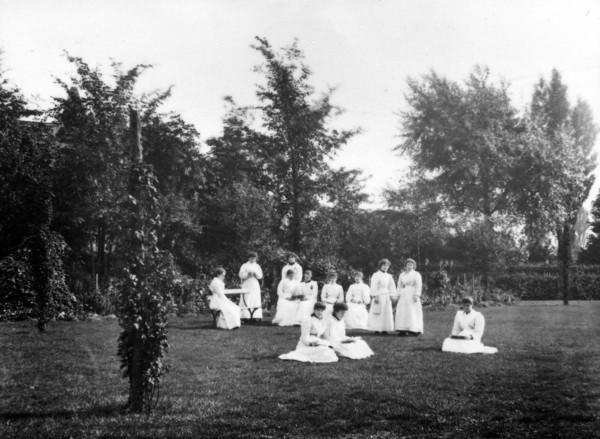 Social block lawn, York, Yorkshire, 1907. Artist: Unknown