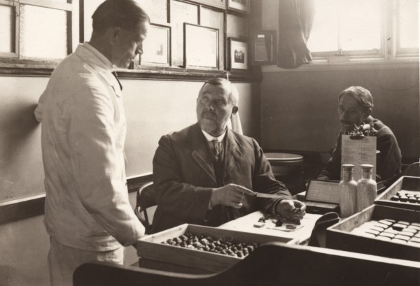 Almond department, quality control, York, Yorkshire, 1920. Artist: Unknown