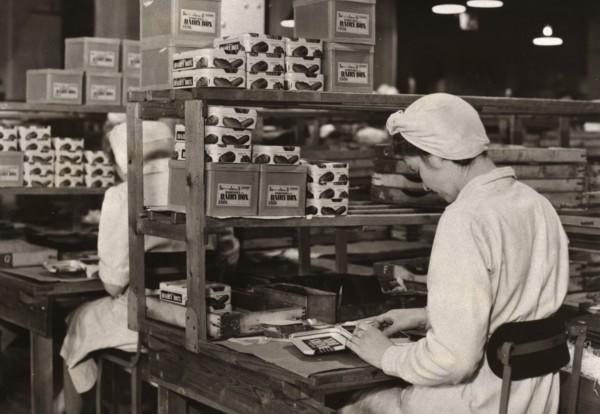 Women packing Dairy Box chocolates, Rowntree factory, York, Yorkshire, 1948. Artist: Unknown