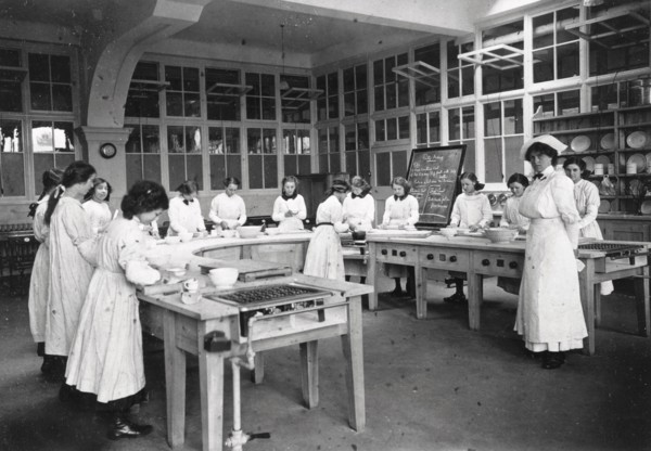 Girls domestic class, Rowntree?s factory, York, Yorkshire, 1913. Artist: Unknown