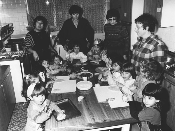 Teacher Janet Lawson demonstrates kichal baking, Gan Yeladim Synagogue kitchen, Reading, 1987. Artist: Unknown