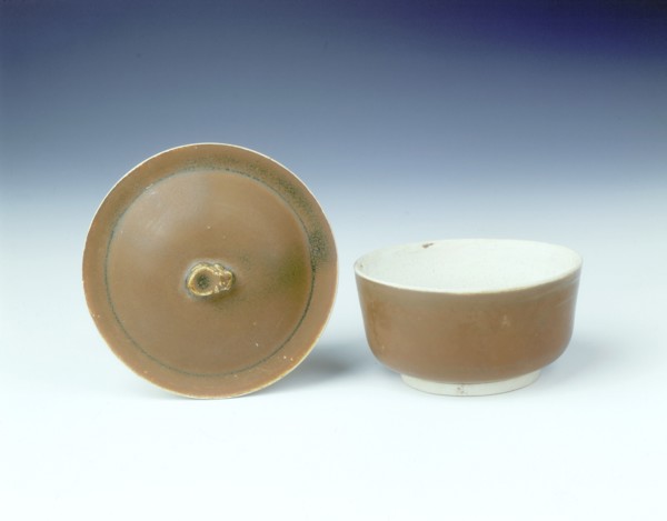 Ding persimmon red glazed covered bowl with white glazed interior, Jin dynasty, China, 12th century. Artist: Unknown