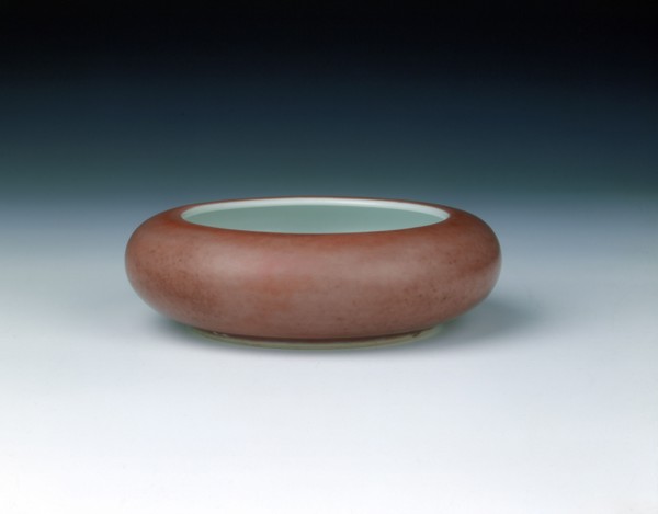 Brushwasher with peach bloom glaze, late Kangxi period, Qing dynasty, China, 1700-1722. Artist: Unknown
