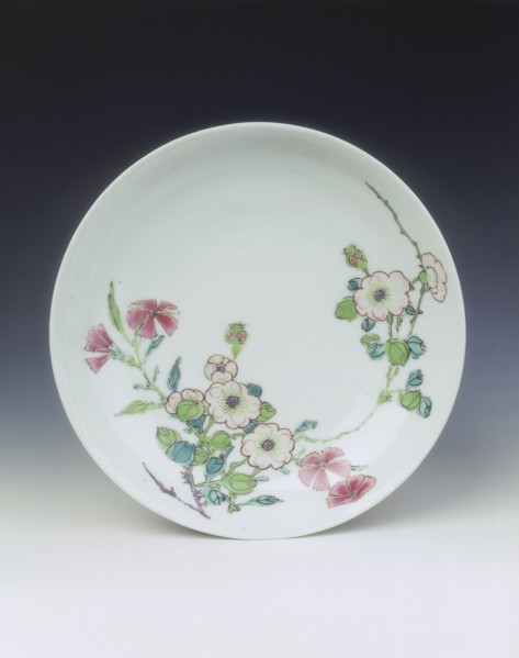Famille rose saucer with floral sprays, Yongzheng period, Qing dynasty, China, 1723-1729. Artist: Unknown