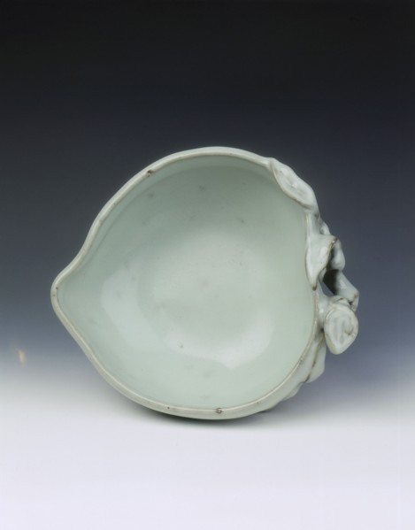 Peach shaped water dropper, Yongzheng period, Qing dynasty, China, 1723-1735. Artist: Unknown