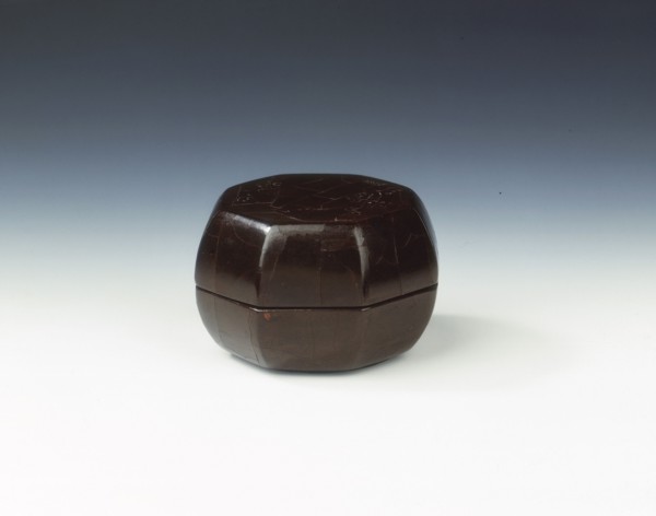 Yixing pottery seal box covered with lacquer, Qing dynasty, China, early 19th century. Artist: Unknown