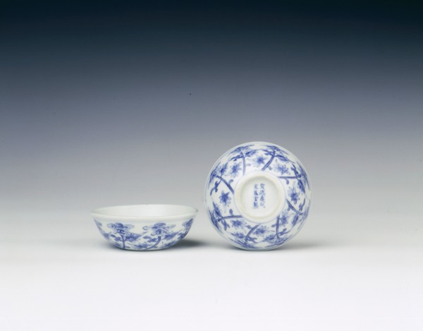 Pair of blue and white dated bowls, China, early 20th century. Artist: Unknown