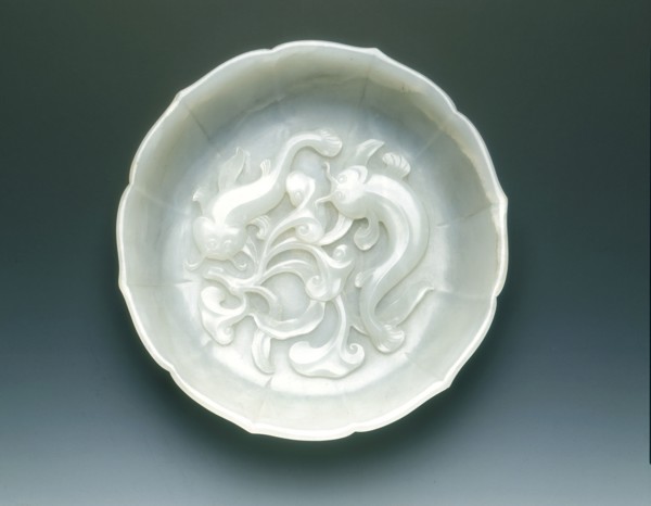 White jade bracketed saucer with two catfish and fungus in relief, Qing dynasty, mid 18th century. Artist: Unknown