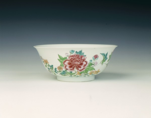 Famille rose bowl with peonies and daisies, Qing dynasty, Yongzheng period, China, 1723-1735. Artist: Unknown