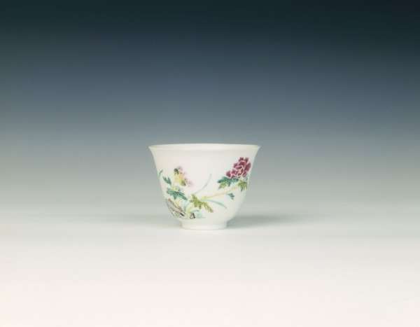 Small famille rose cup with peony and lillies, Qing dynasty, Yongzheng period, China, 1723-1735. Artist: Unknown