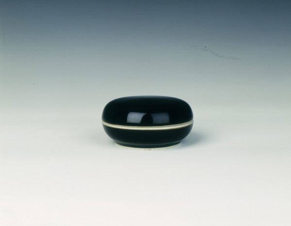 Mirror black covered seal paste box, Qing dynasty, late Kangxi period, China, 1700-1722. Artist: Unknown