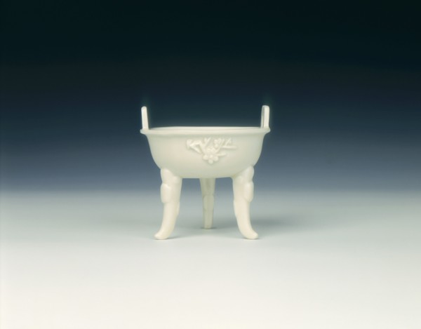Dehua tripod dish, Qing dynasty, early Kangxi period, China, 1662-1683. Artist: Unknown