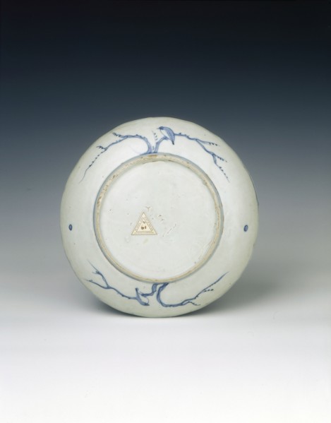 Kraak dish with birds on bare branches, Ming dynasty, China, c1580-1600. Artist: Unknown