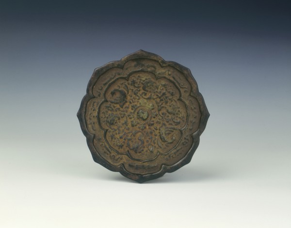 Dish in the shape of a bronze mirror, Qing dynasty, China, 1644-1911. Artist: Unknown